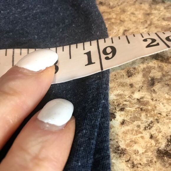 Mossimo Size Medium Athletic Graphic Top - Picture 4 of 7